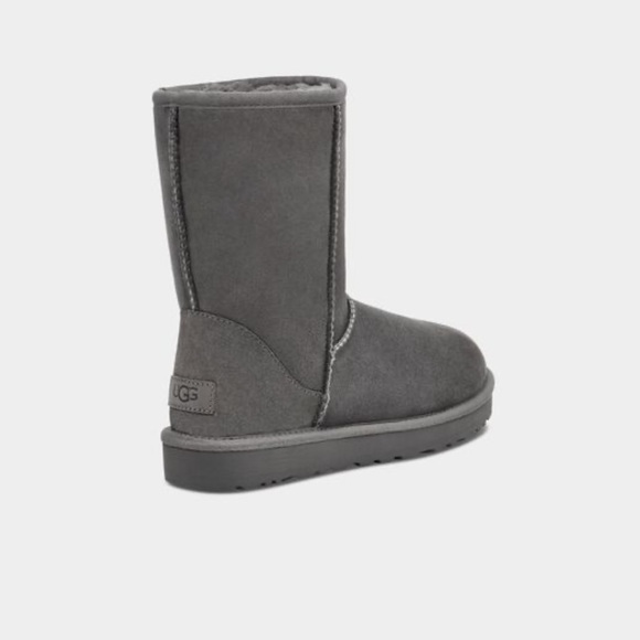 Ugg Classic Short II in gray - Picture 4 of 16